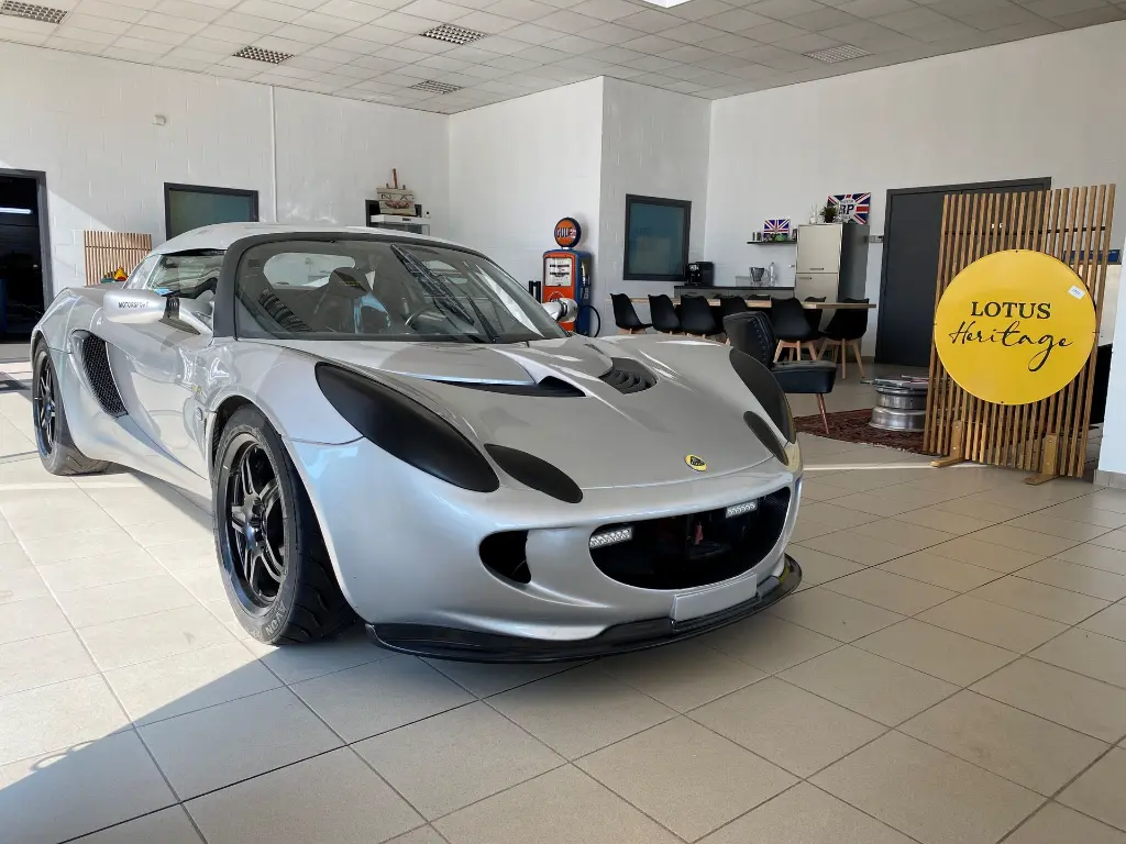 Lotus-Elise-111R-Track-face.webp